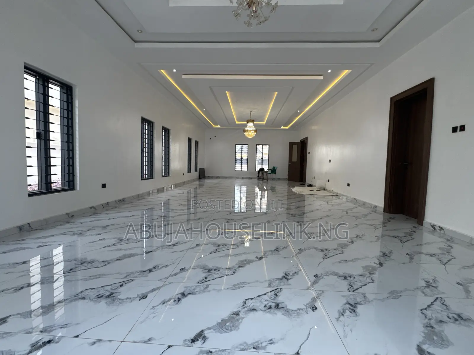7bdrm Duplex in Efab Metropolis for sale