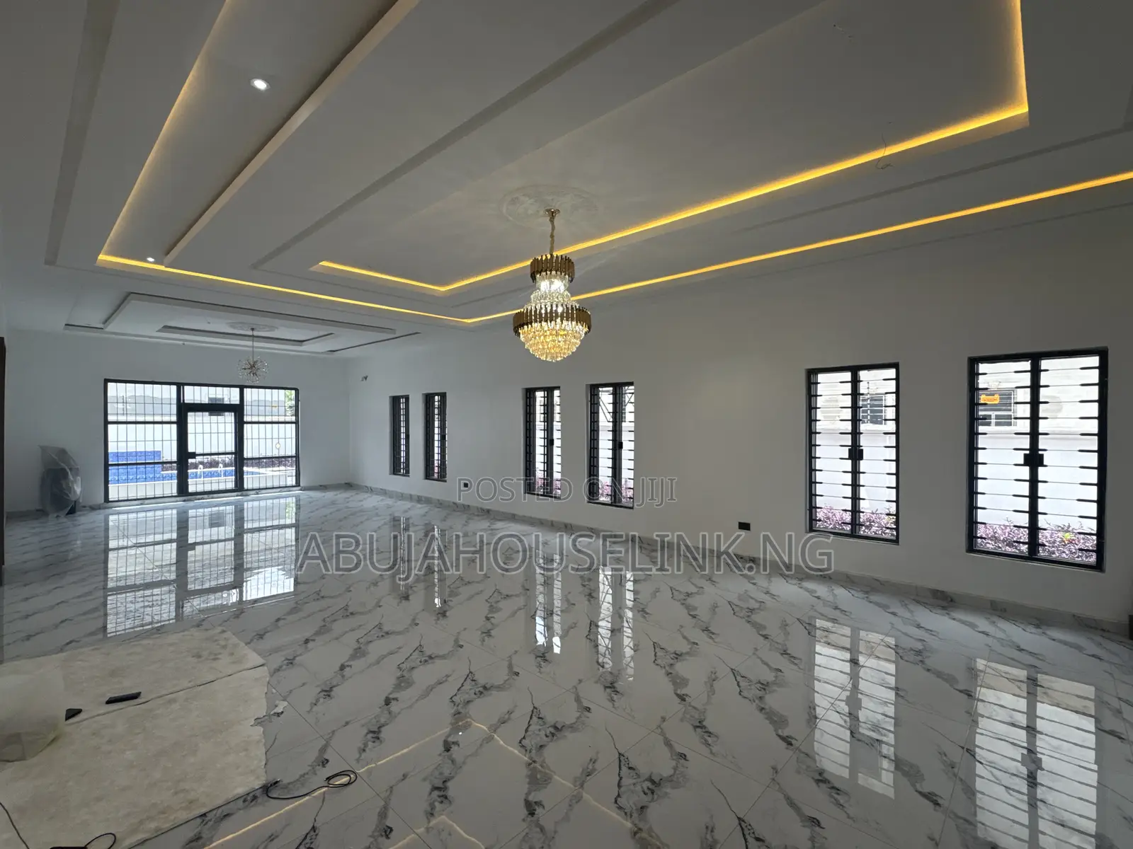 7bdrm Duplex in Efab Metropolis for sale
