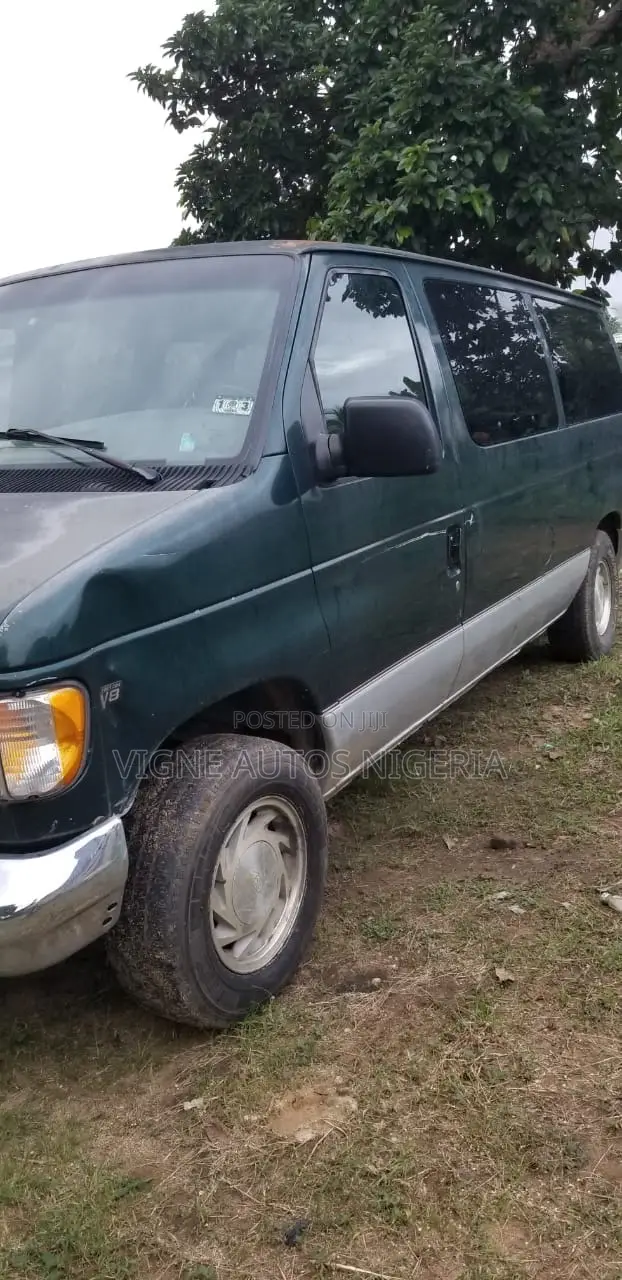 Ford E-150 XLT Wagon 2005 Green