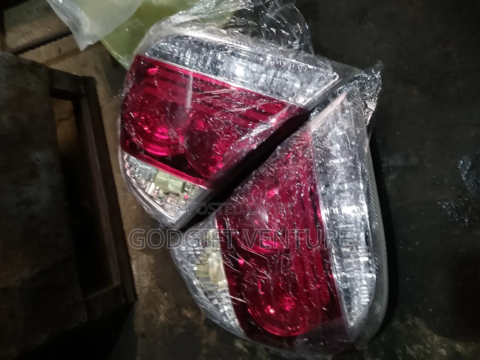 Brand New Complete Rare Light for Toyota Camry 2.4 2005