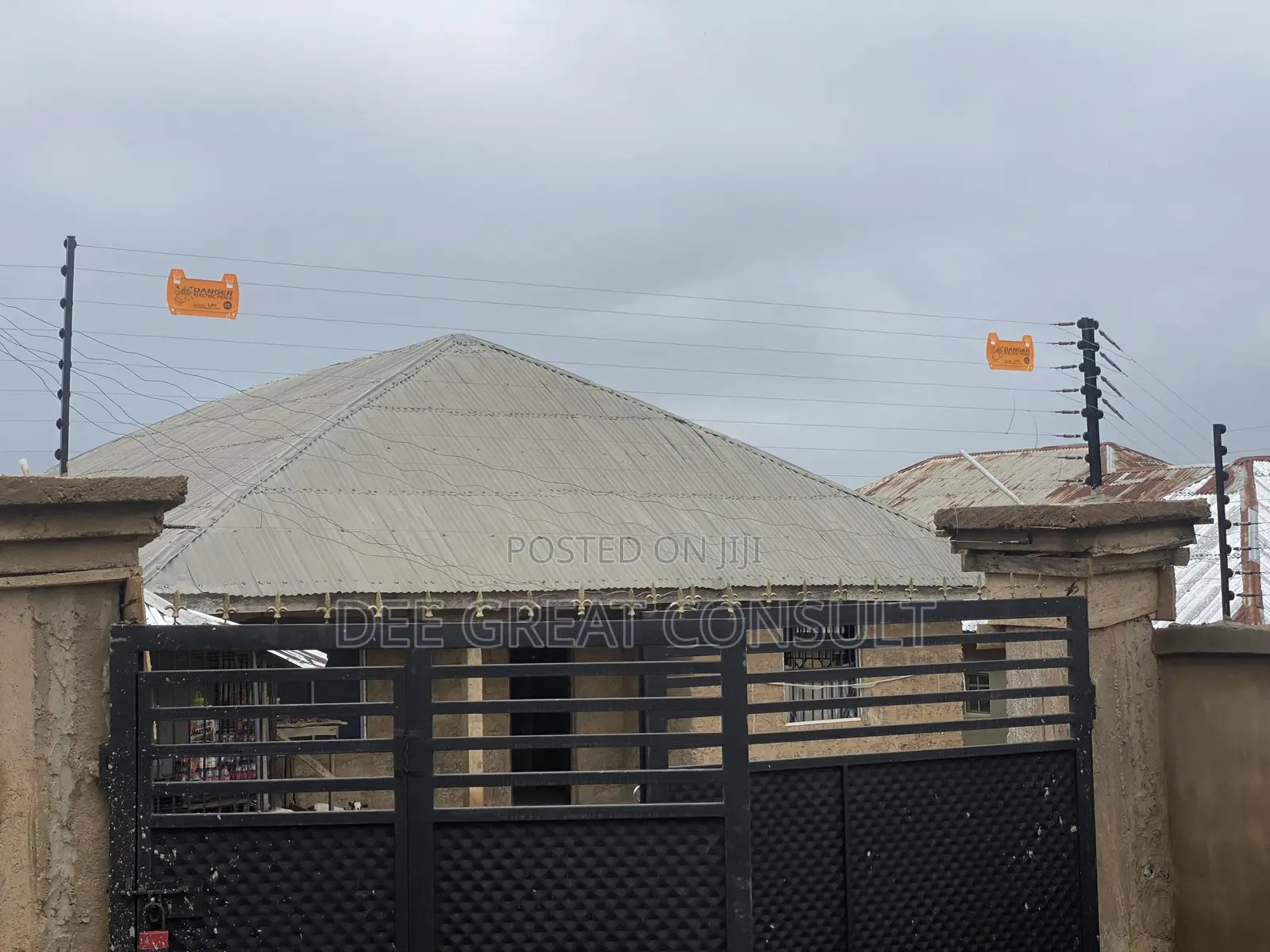 8 Lines Electric Fence Installation