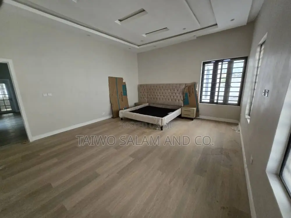 Furnished 5bdrm Bungalow in Akobo for sale