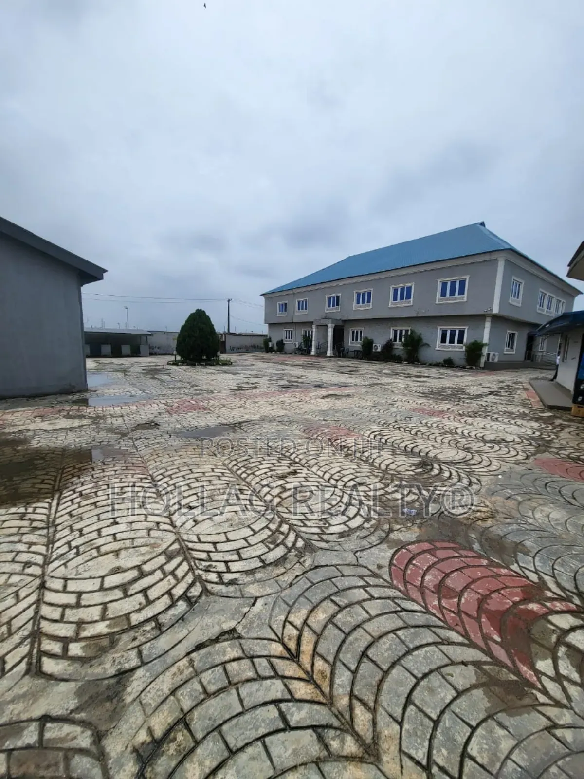 50 Rooms Hotel, Event Hall, Bar, Gym House on 9 Plots