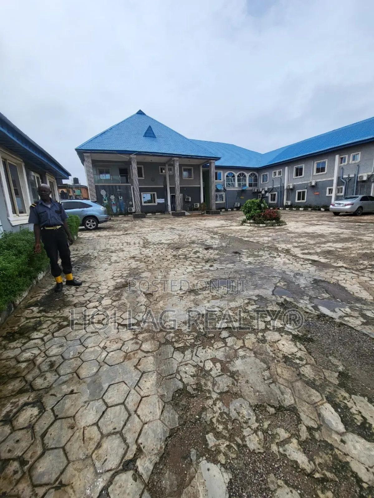 50 Rooms Hotel, Event Hall, Bar, Gym House on 9 Plots
