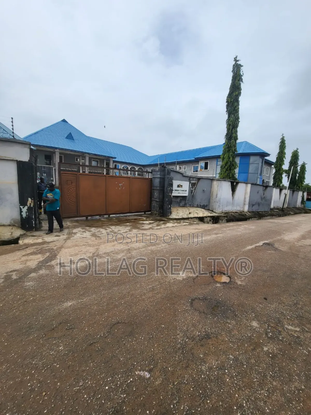 50 Rooms Hotel, Event Hall, Bar, Gym House on 9 Plots
