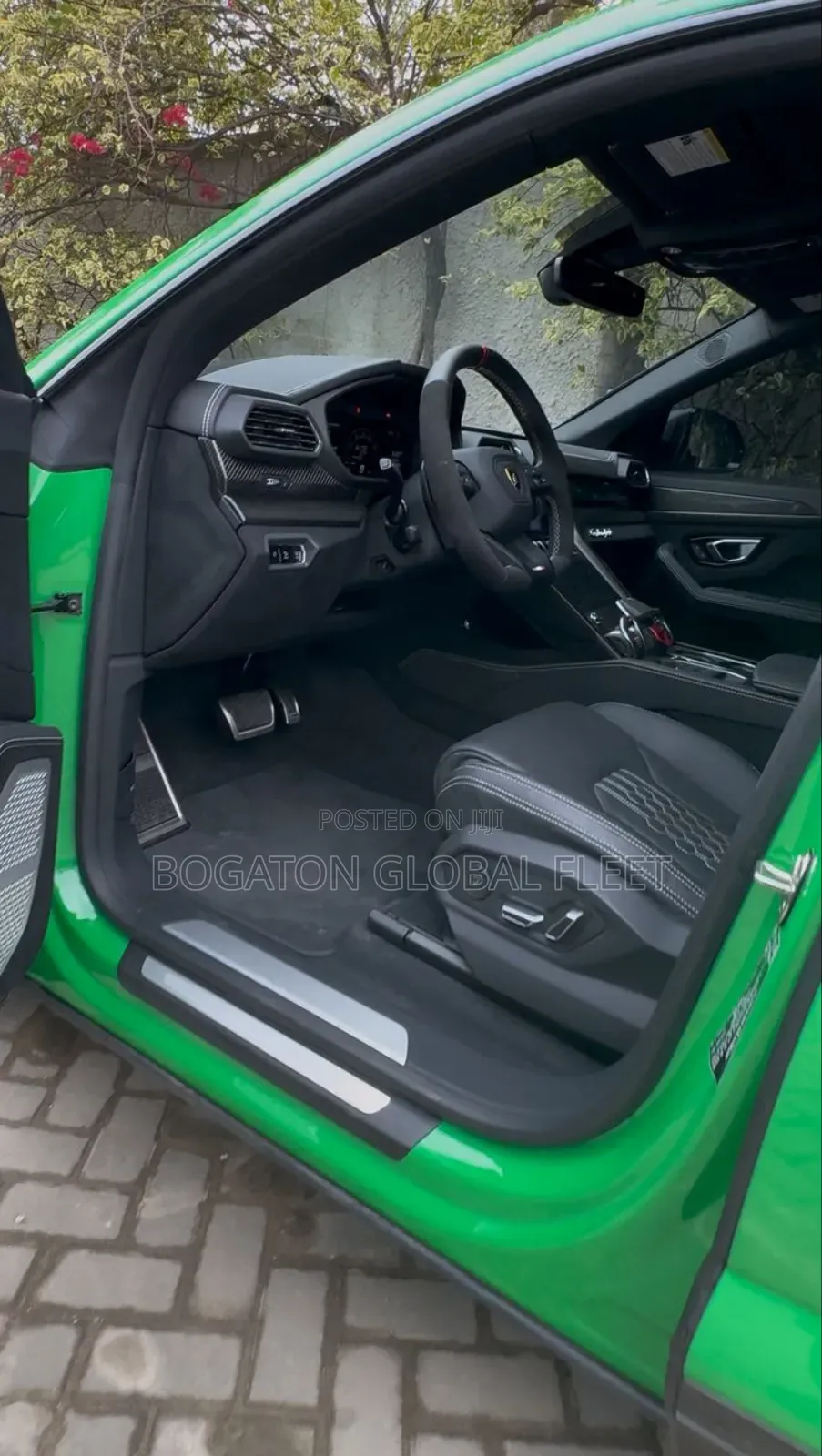 Lamborghini Urus for Rent (Green)