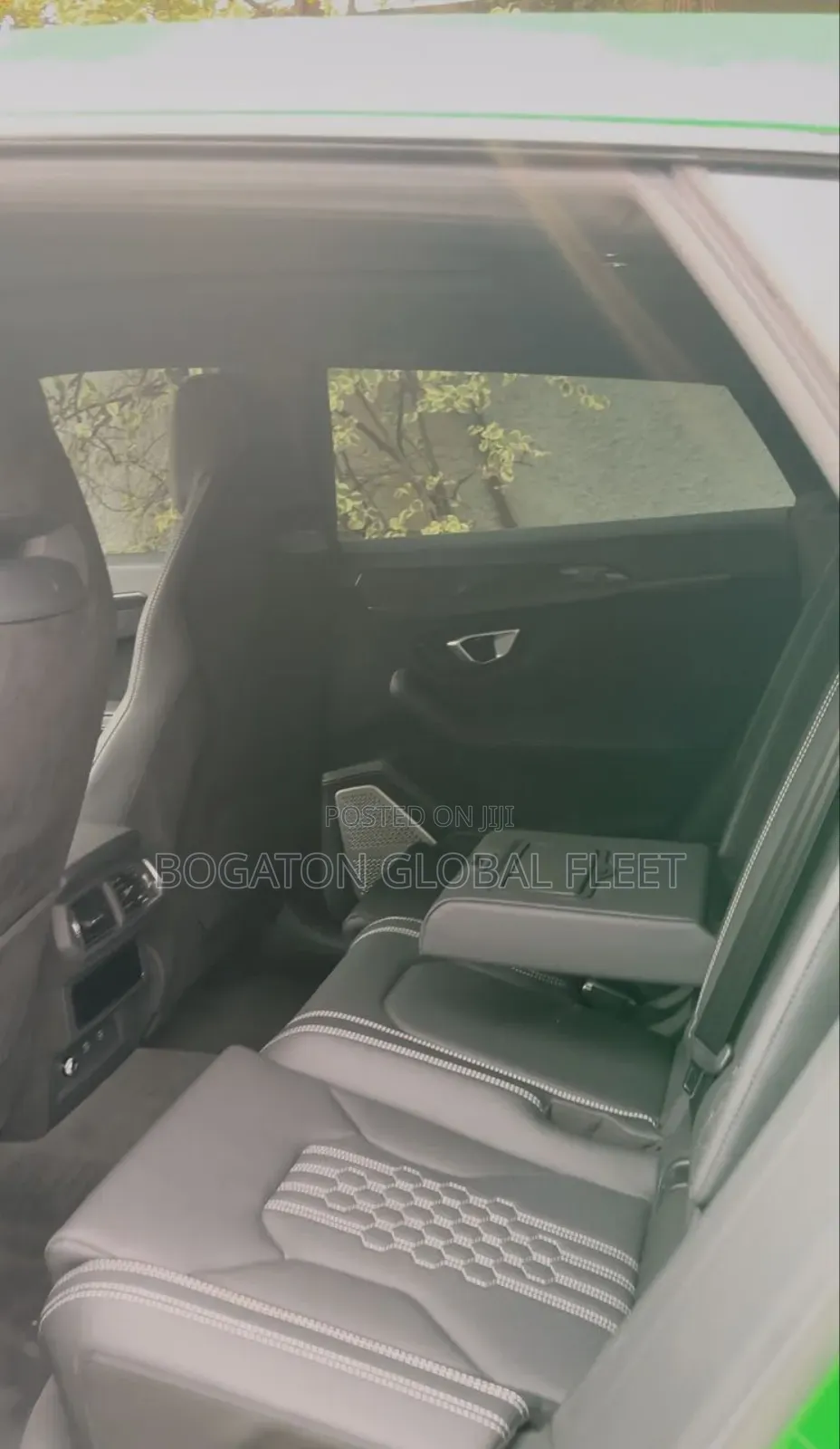 Lamborghini Urus for Rent (Green)