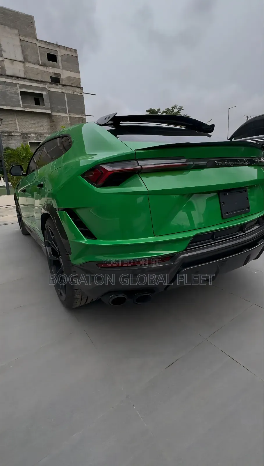 Lamborghini Urus for Rent (Green)