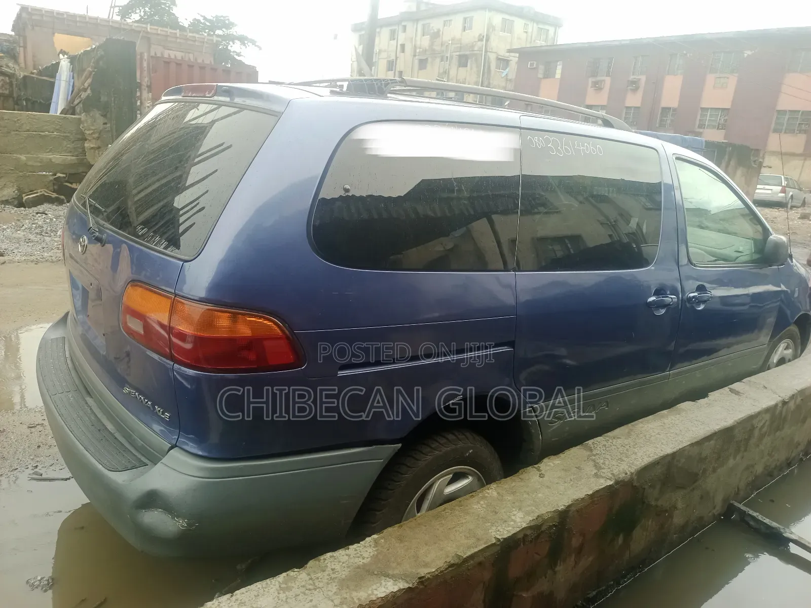 Toyota Sienna XLE & 1 hatch 2000 Blue