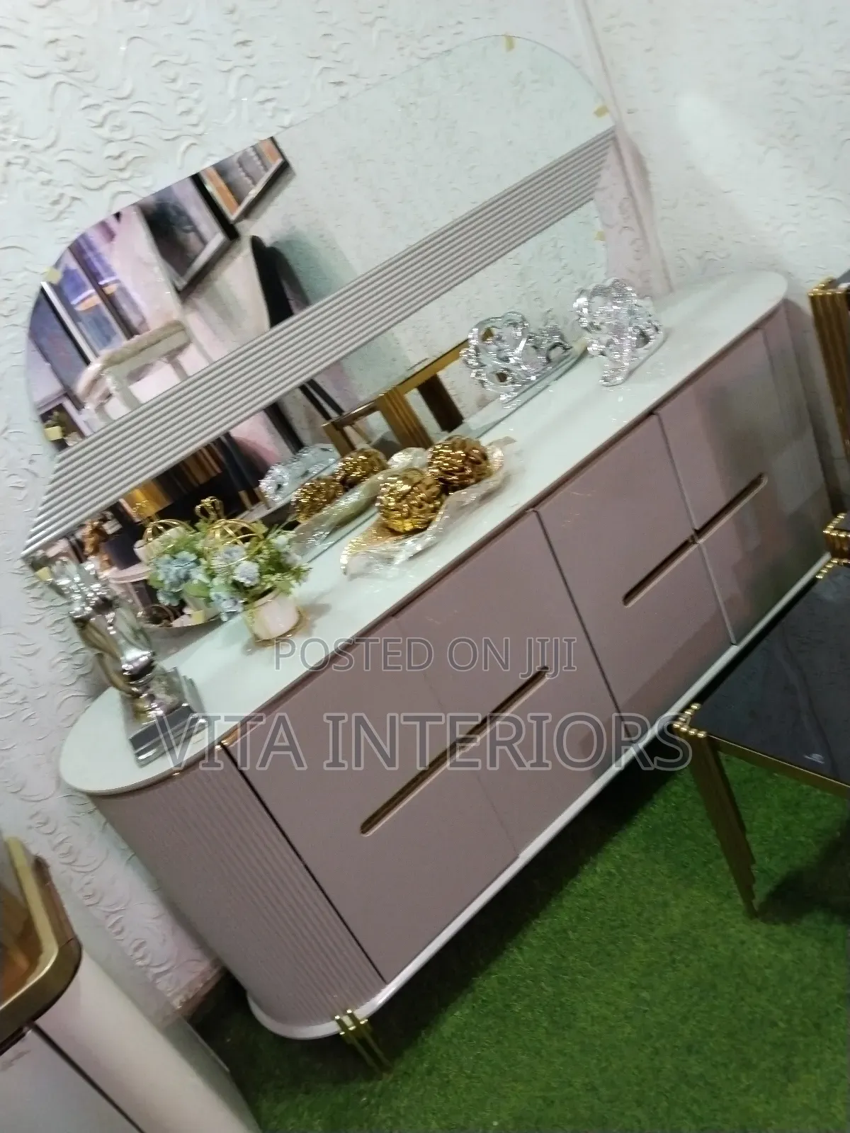 Table Dresser