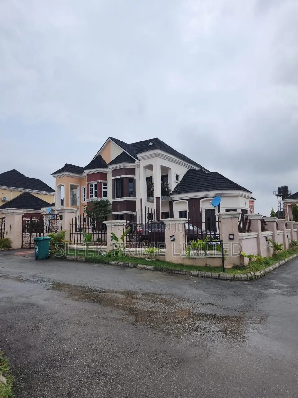 Furnished 4bdrm Duplex in FHA for sale