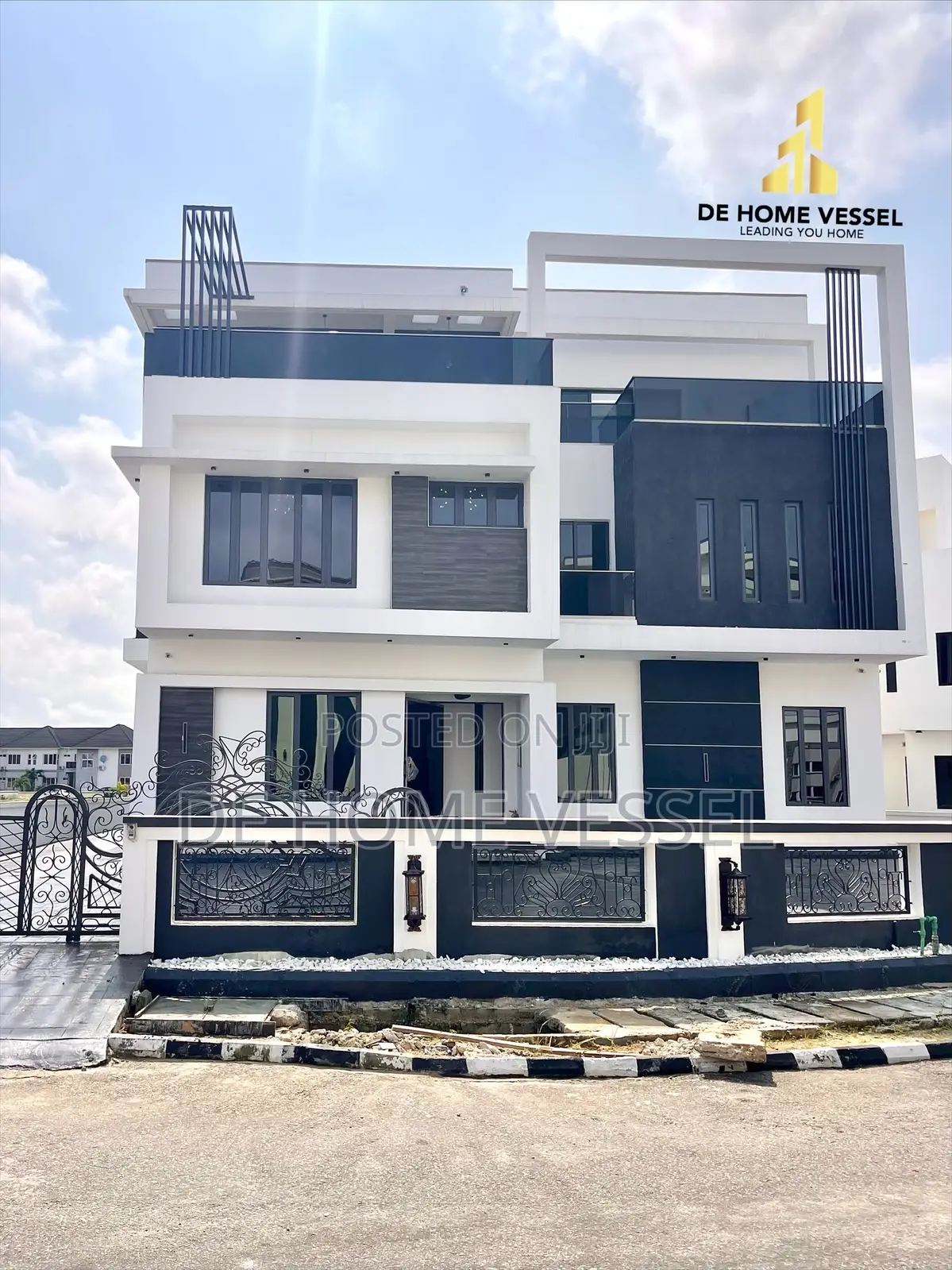 6bdrm Duplex in Osapa london for sale