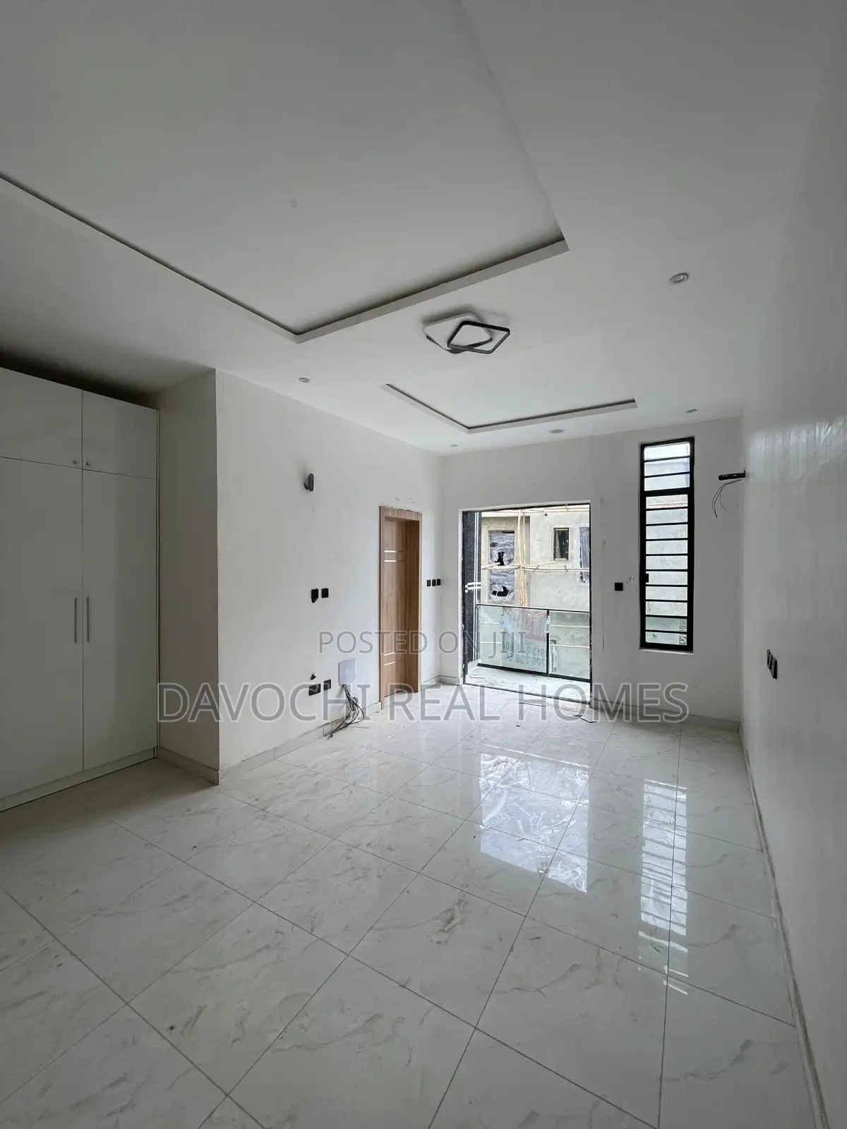 4bdrm Duplex in Chevron Drive for sale