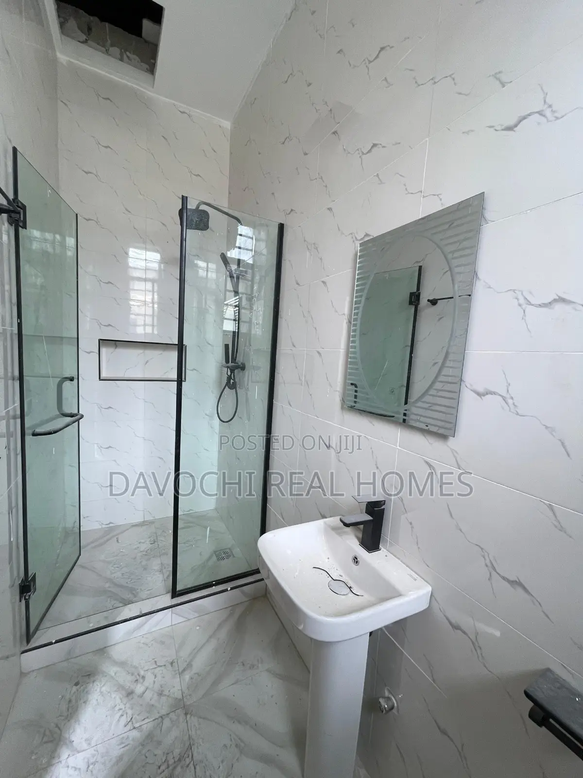 4bdrm Duplex in Chevron Drive for sale