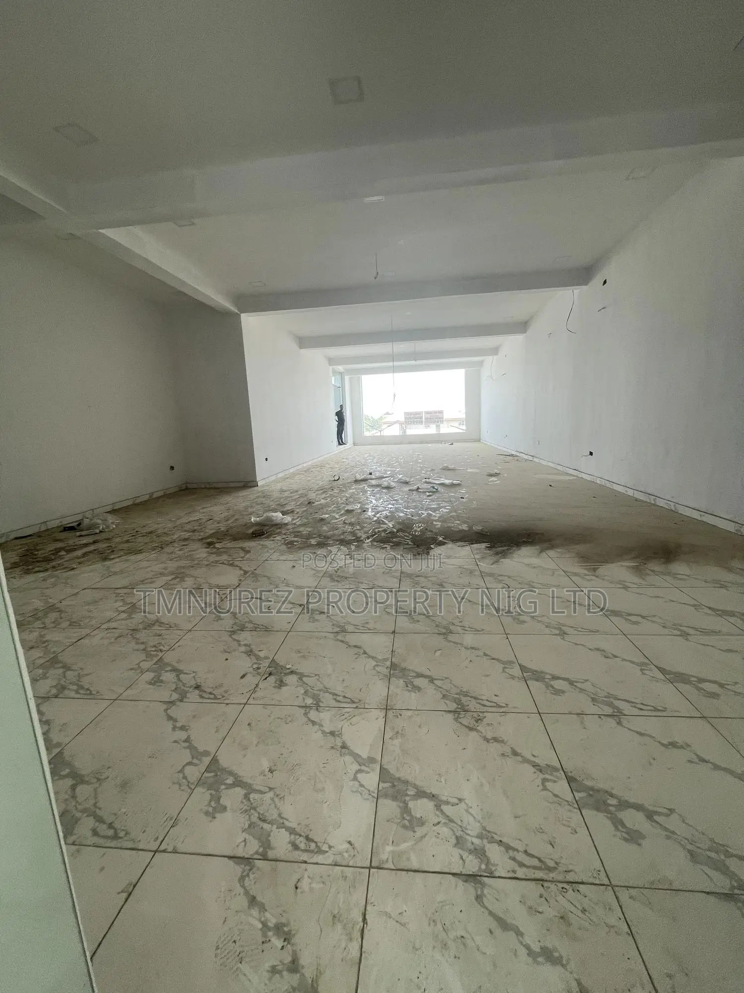 Showroom for Lease