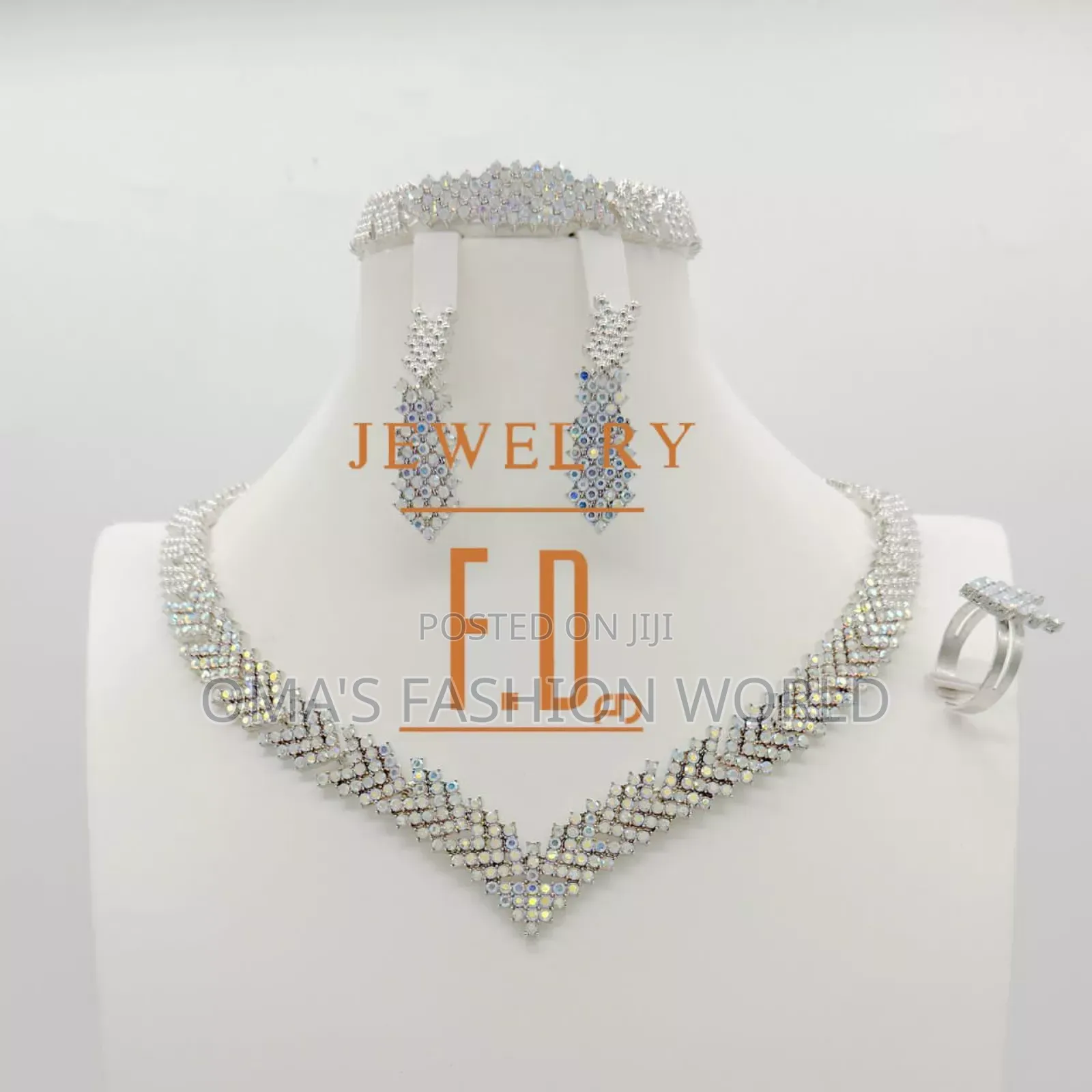 Luxury Premium Jewelleries Available as Seen
