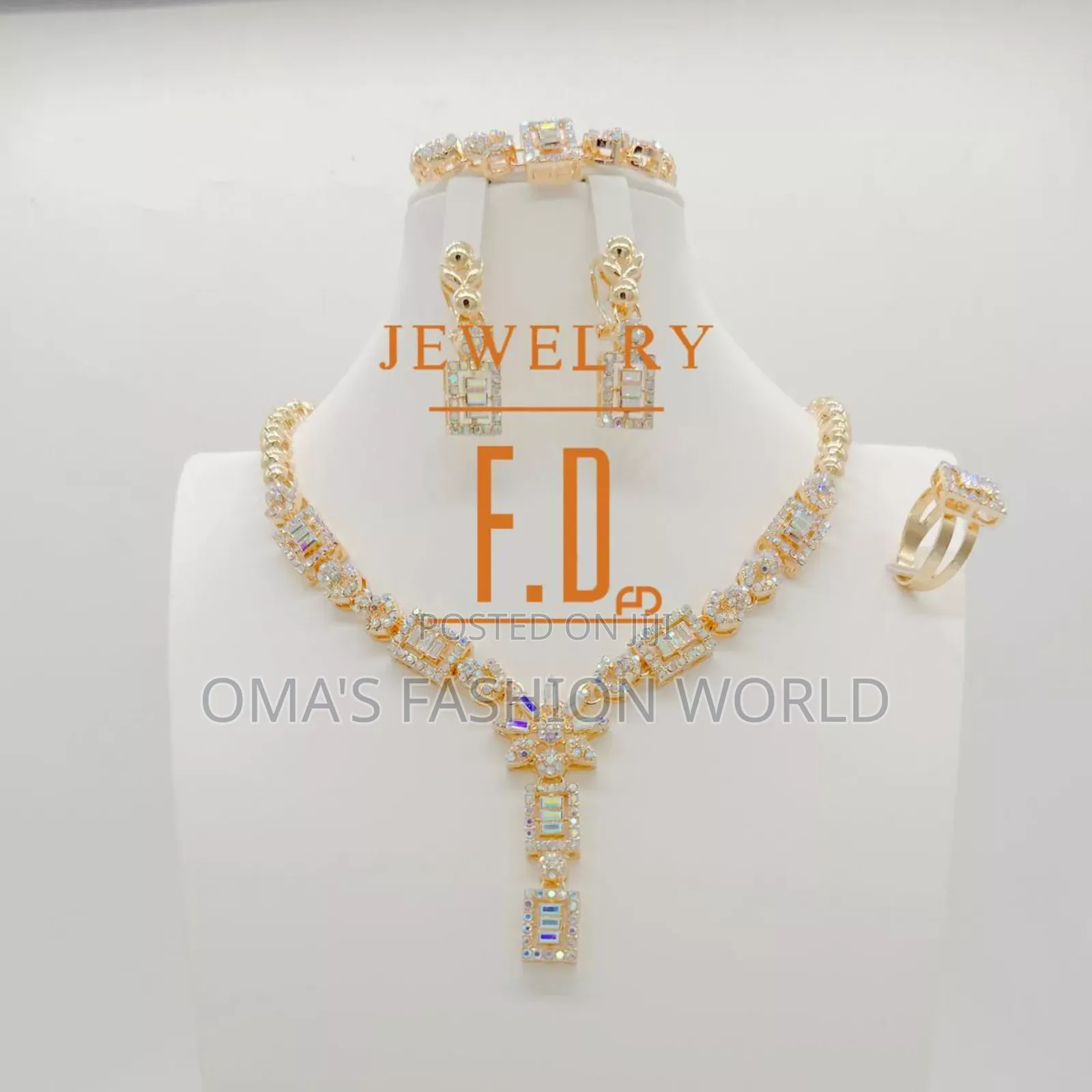 Luxury Premium Jewelleries Available as Seen