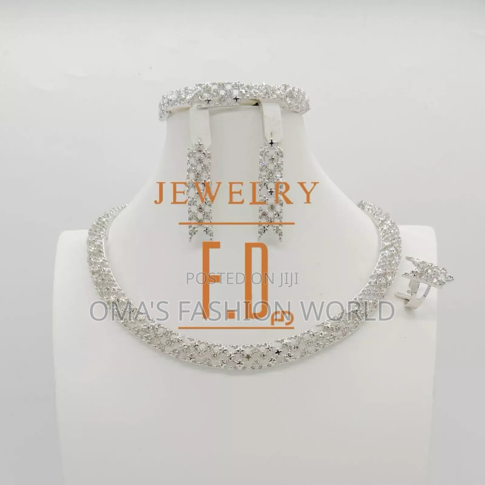 Luxury Premium Jewelleries Available as Seen