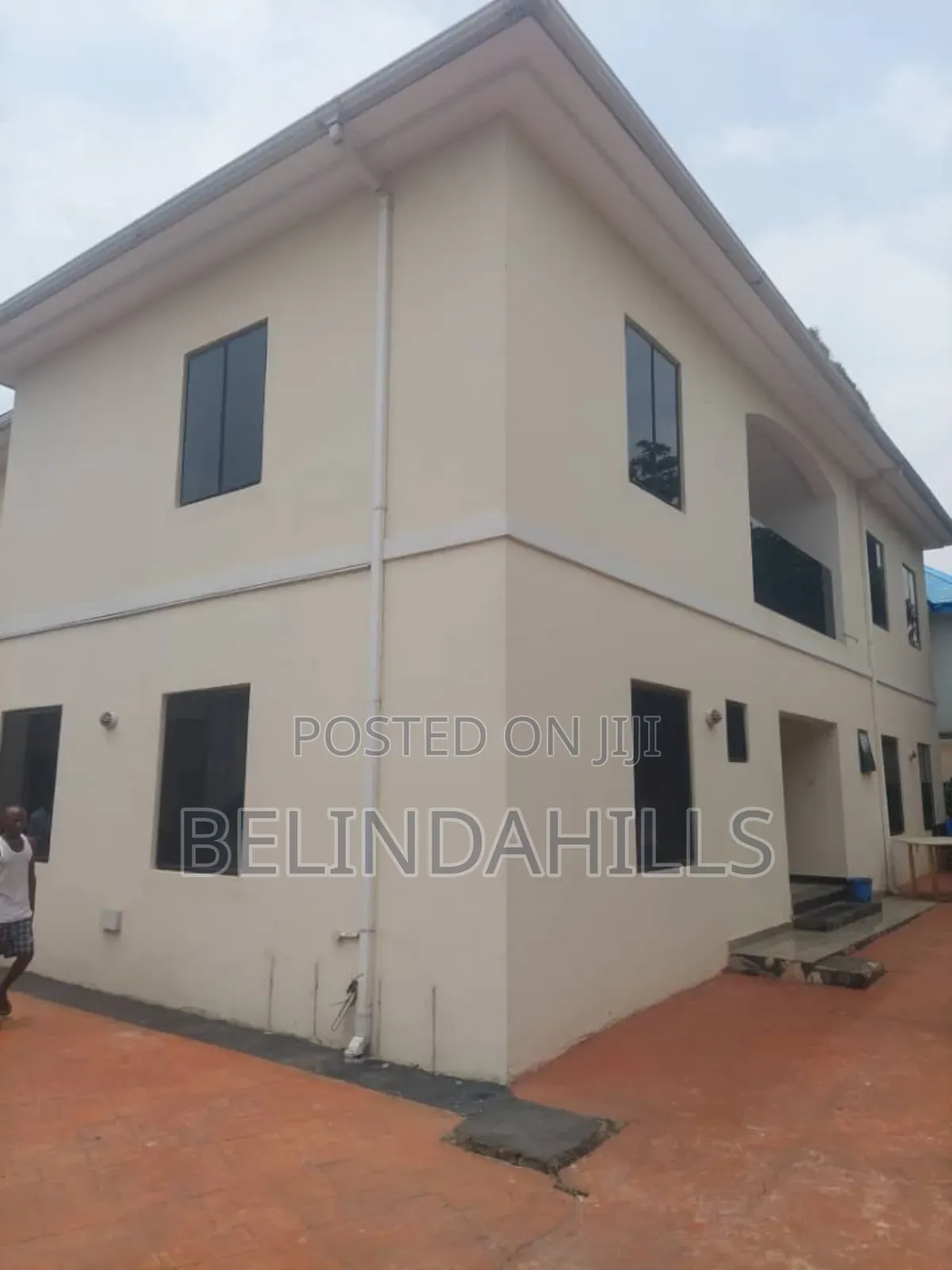 6bdrm Duplex in Gwarinpa for sale