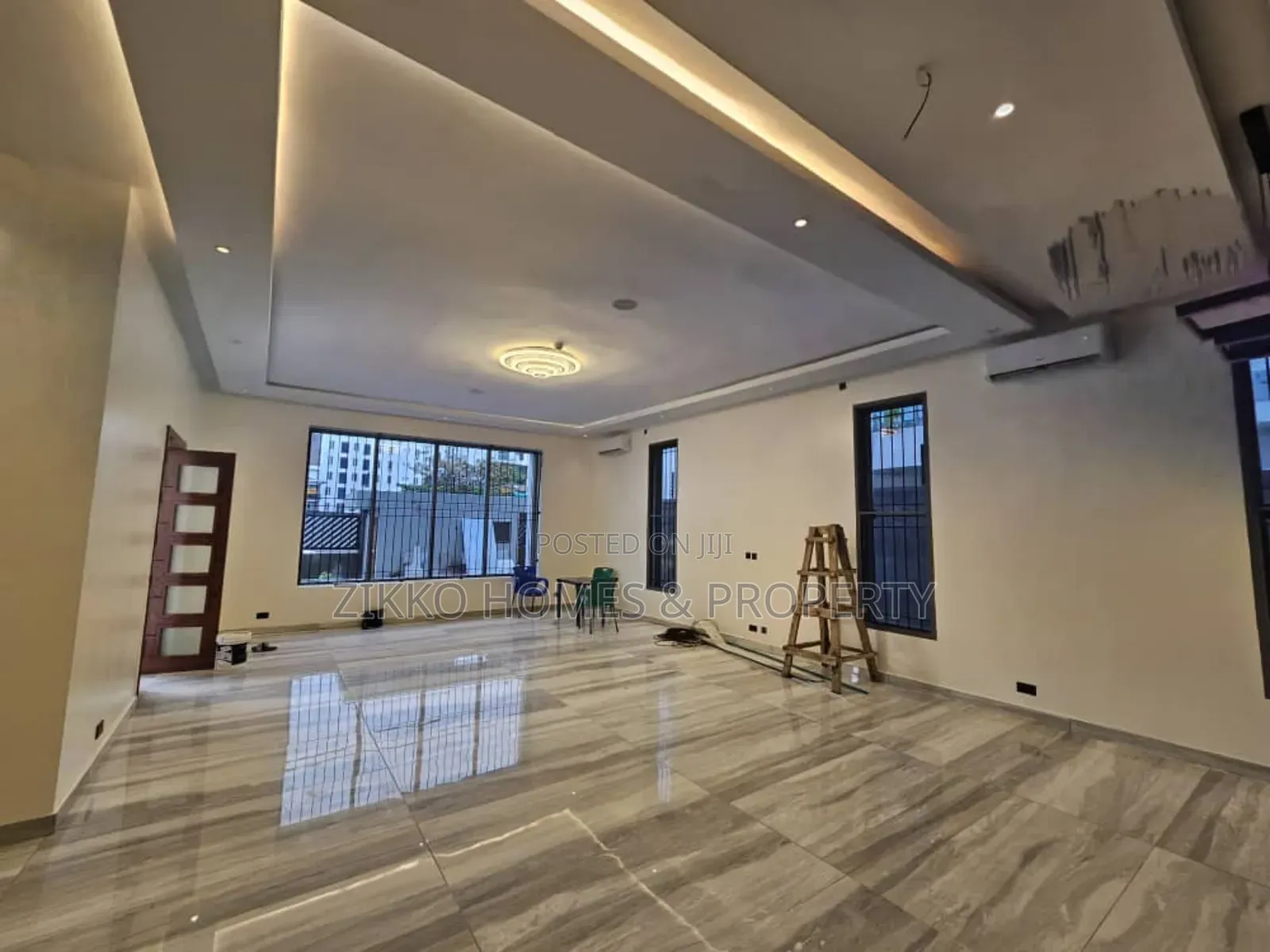 5bdrm Duplex in Banana Island for sale