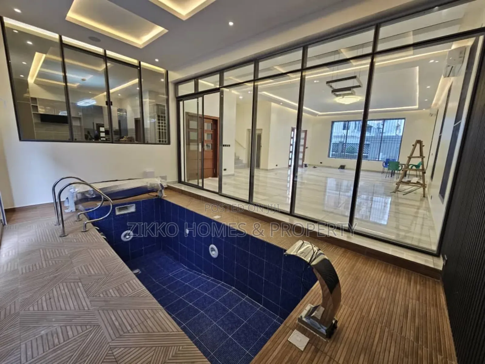 5bdrm Duplex in Banana Island for sale