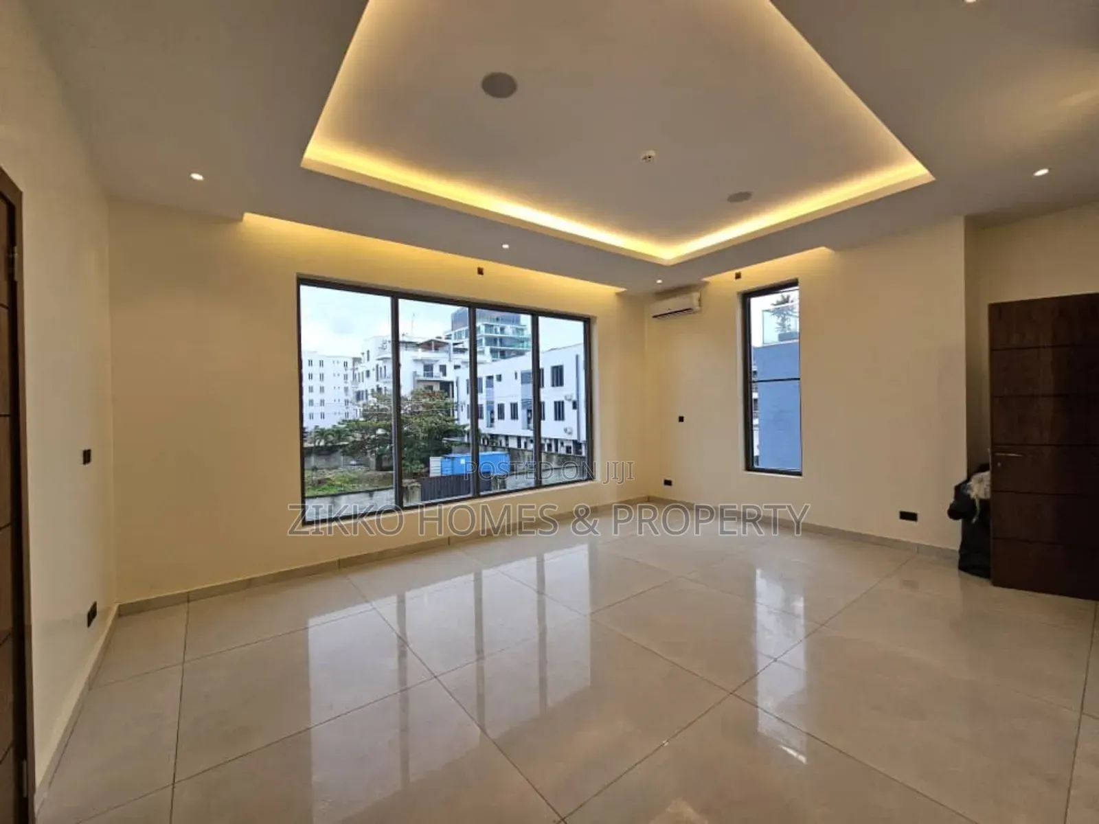 5bdrm Duplex in Banana Island for sale