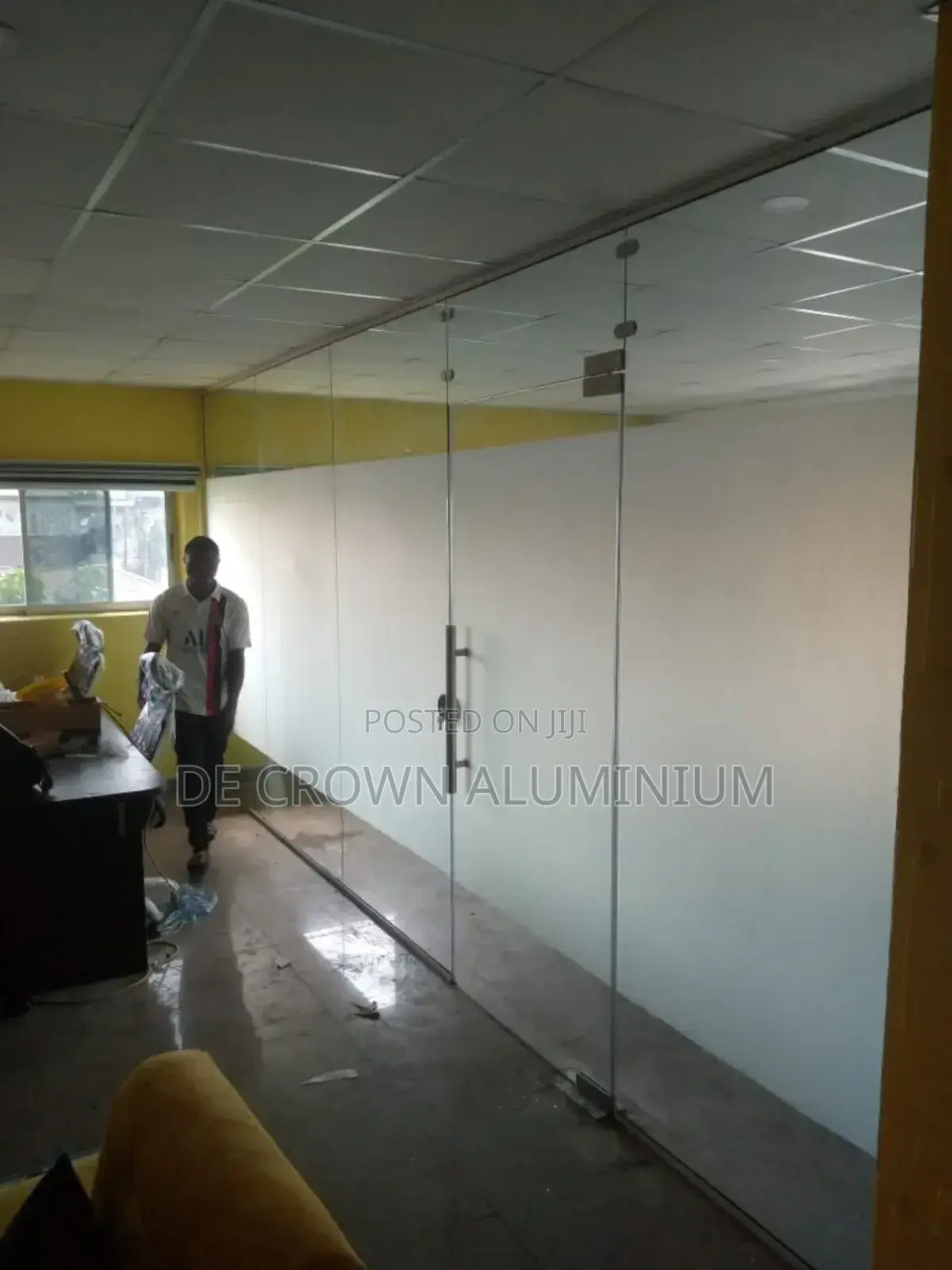 10mm Tempered Glass Partition
