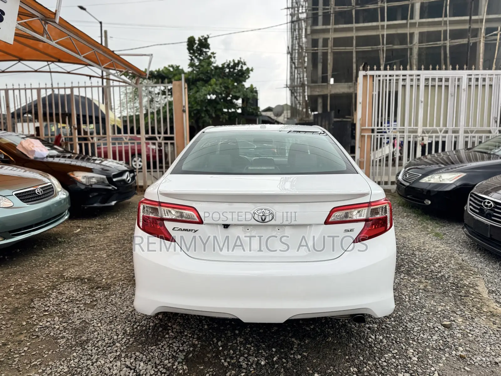 Toyota Camry SE 4dr Sedan (2.5L 4cyl 6A) 2012 White