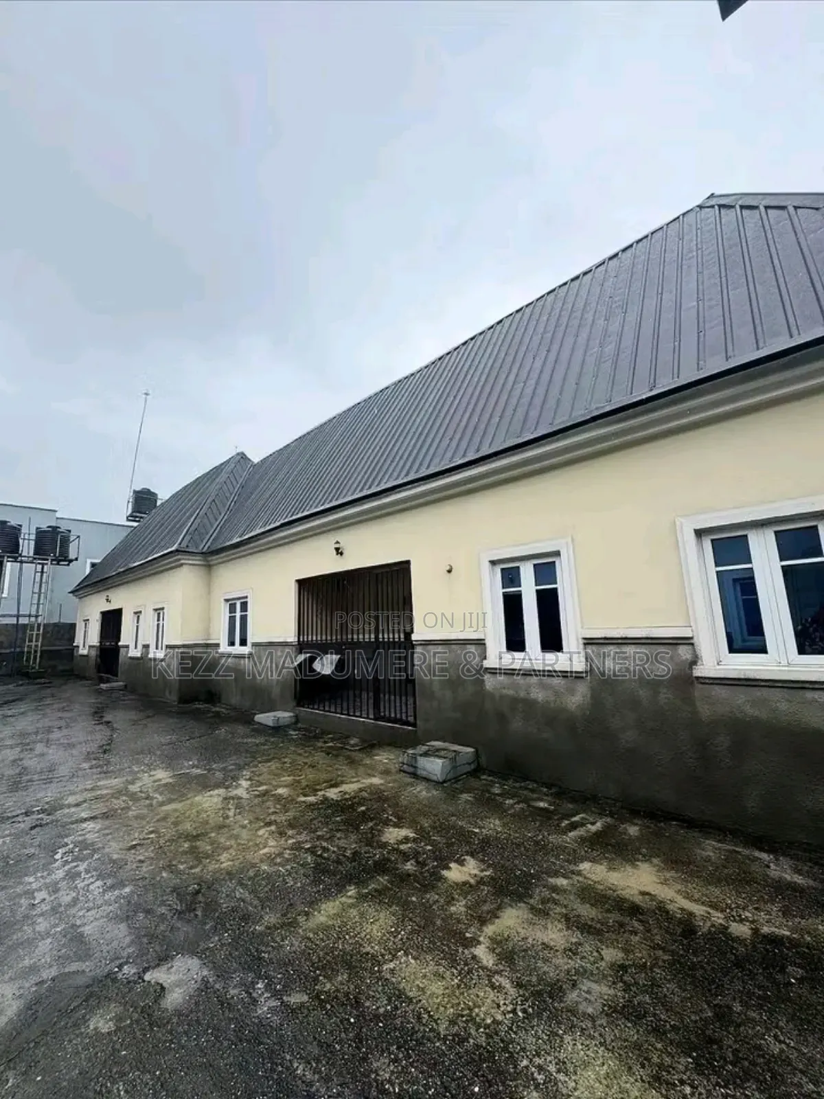 5bdrm Block of Flats in Eneka Eliozu Link for sale