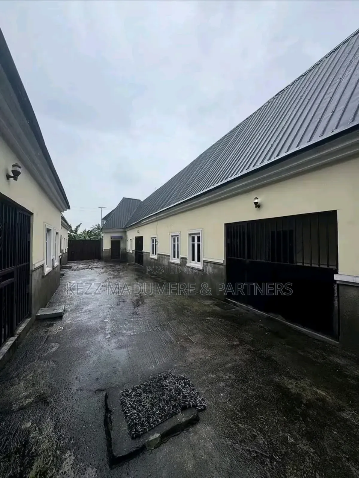 5bdrm Block of Flats in Eneka Eliozu Link for sale