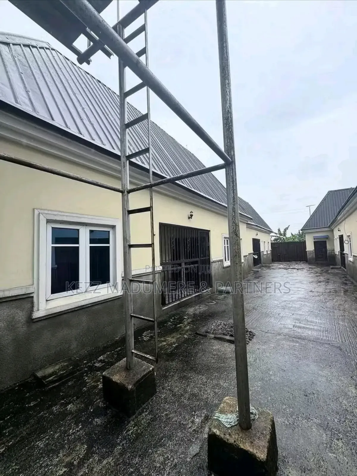 5bdrm Block of Flats in Eneka Eliozu Link for sale