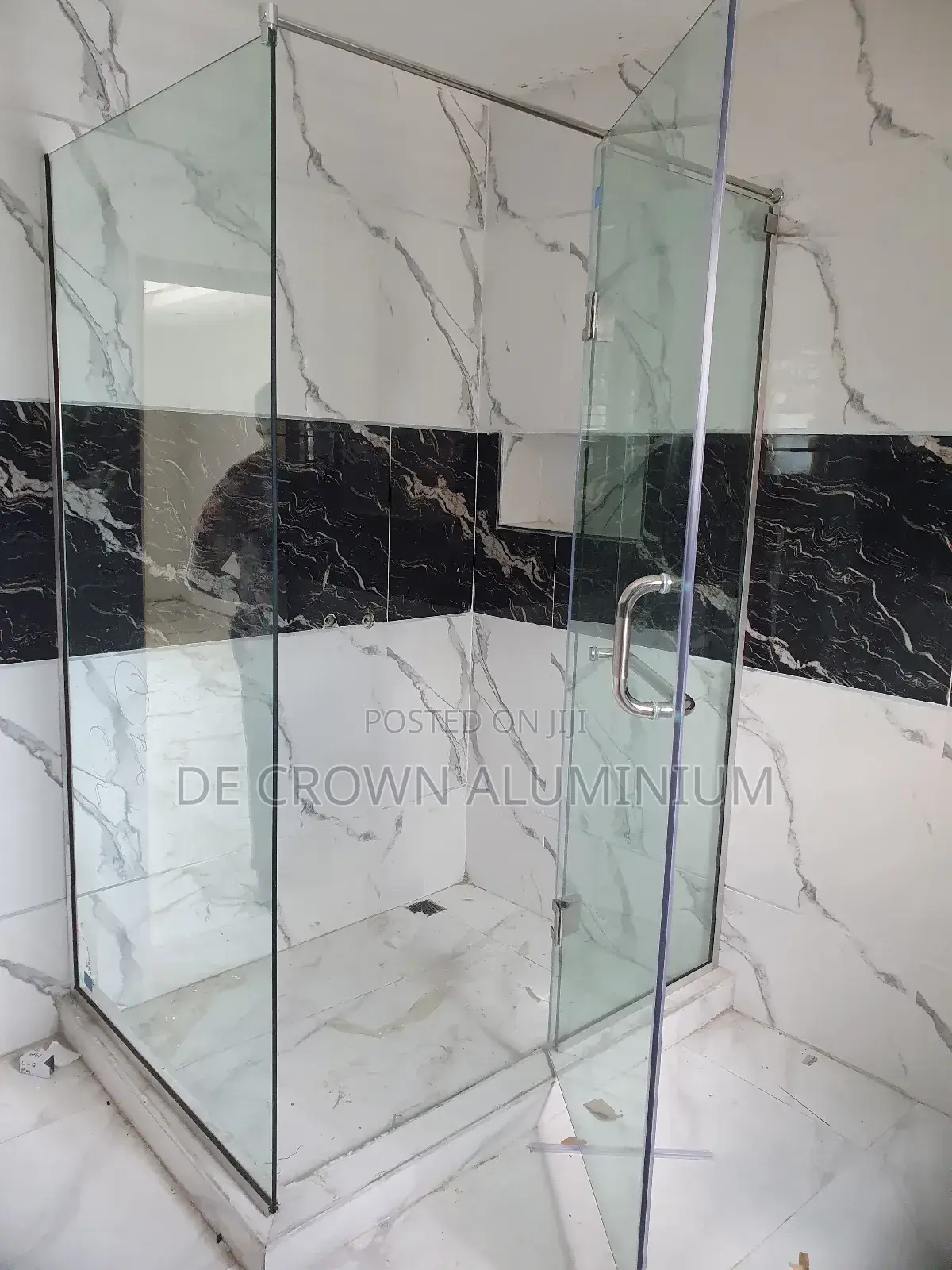 Premium Shower Glass Cubicle – Strong 10mm Glass, Silver Accessories