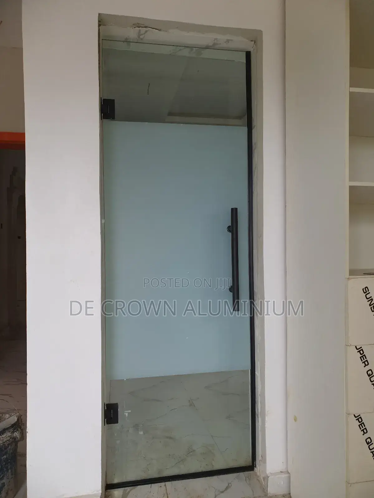 Frameles Toilet Door