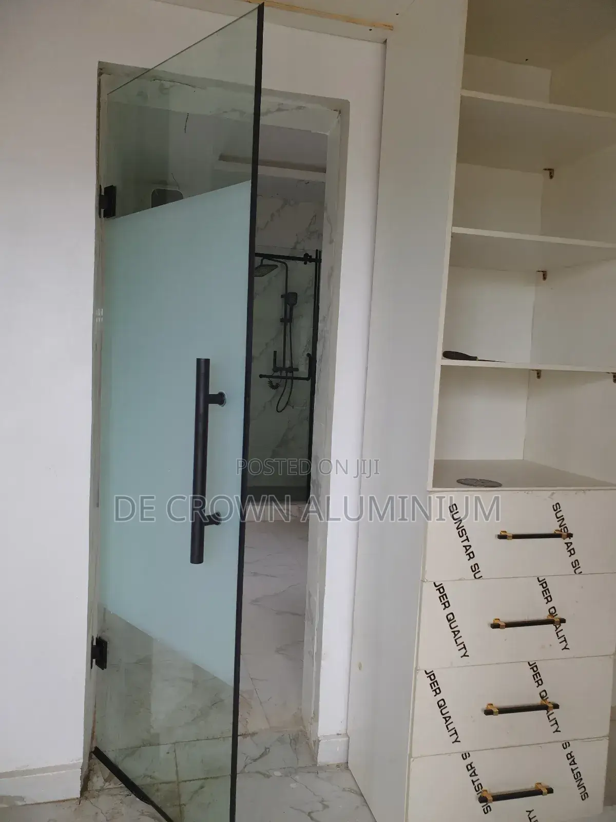 Frameles Toilet Door