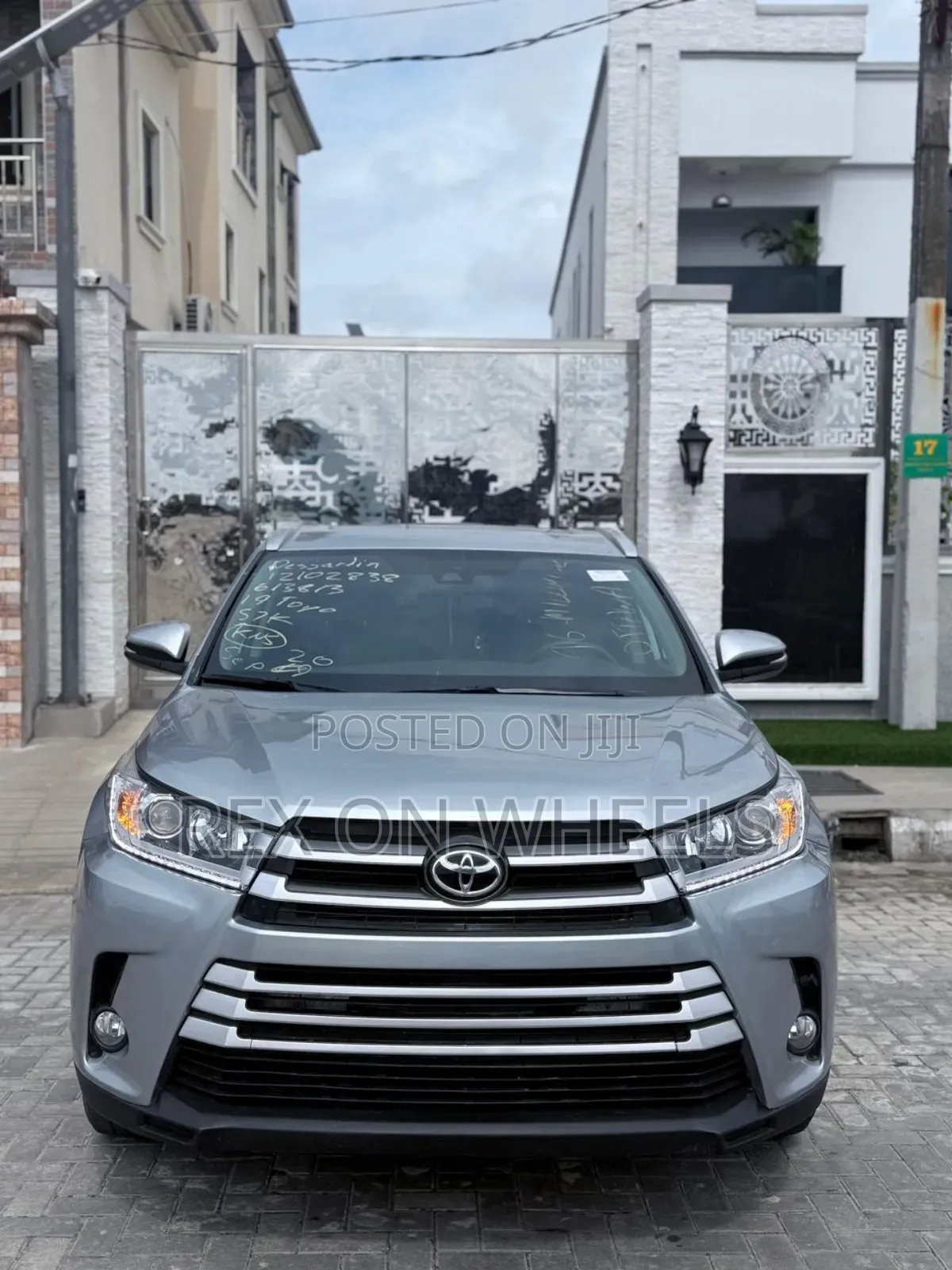 Toyota Highlander XLE 2019 Silver