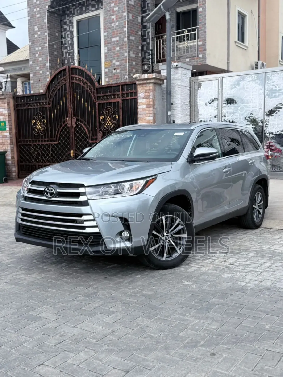 Toyota Highlander XLE 2019 Silver