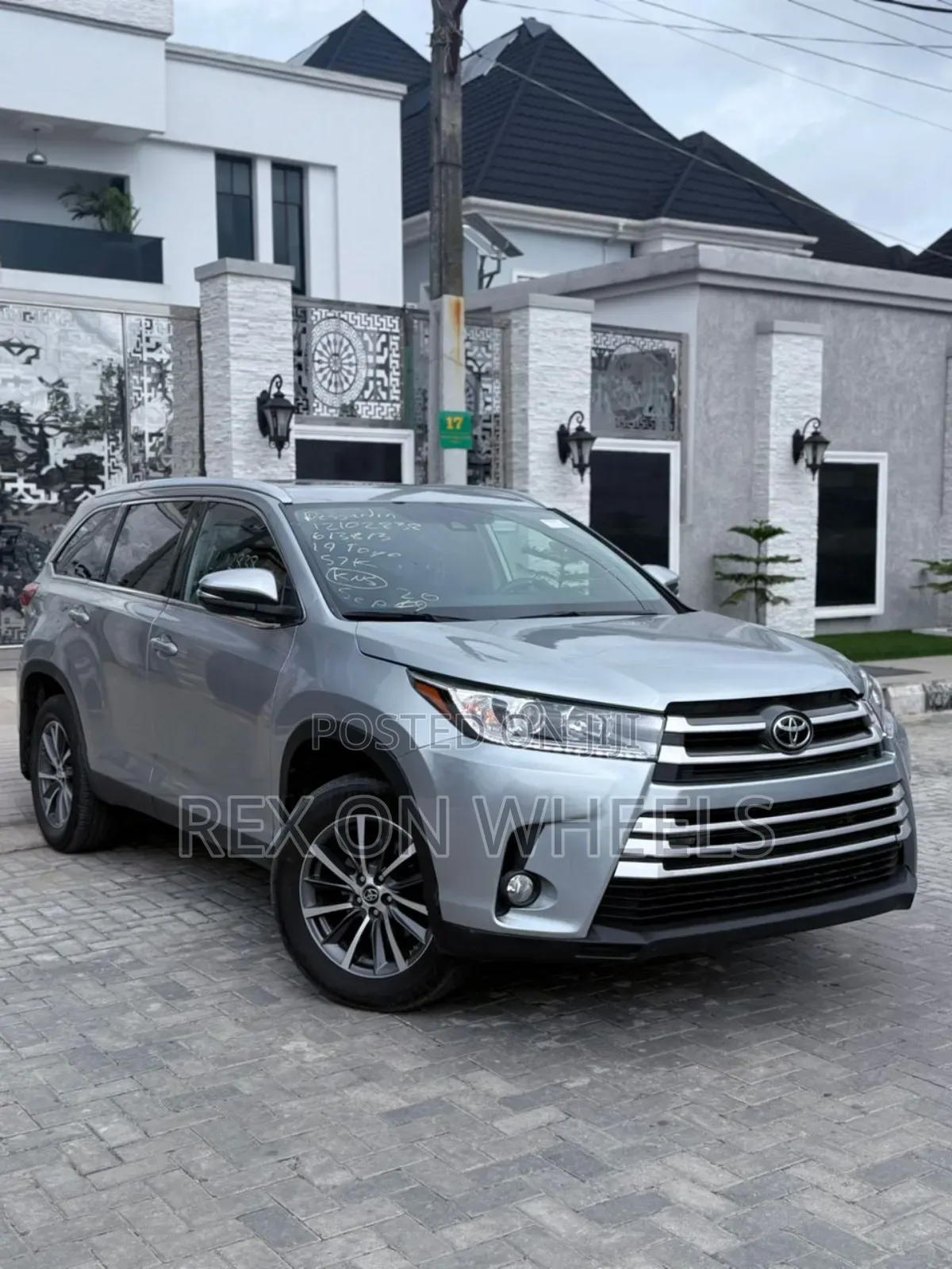 Toyota Highlander XLE 2019 Silver