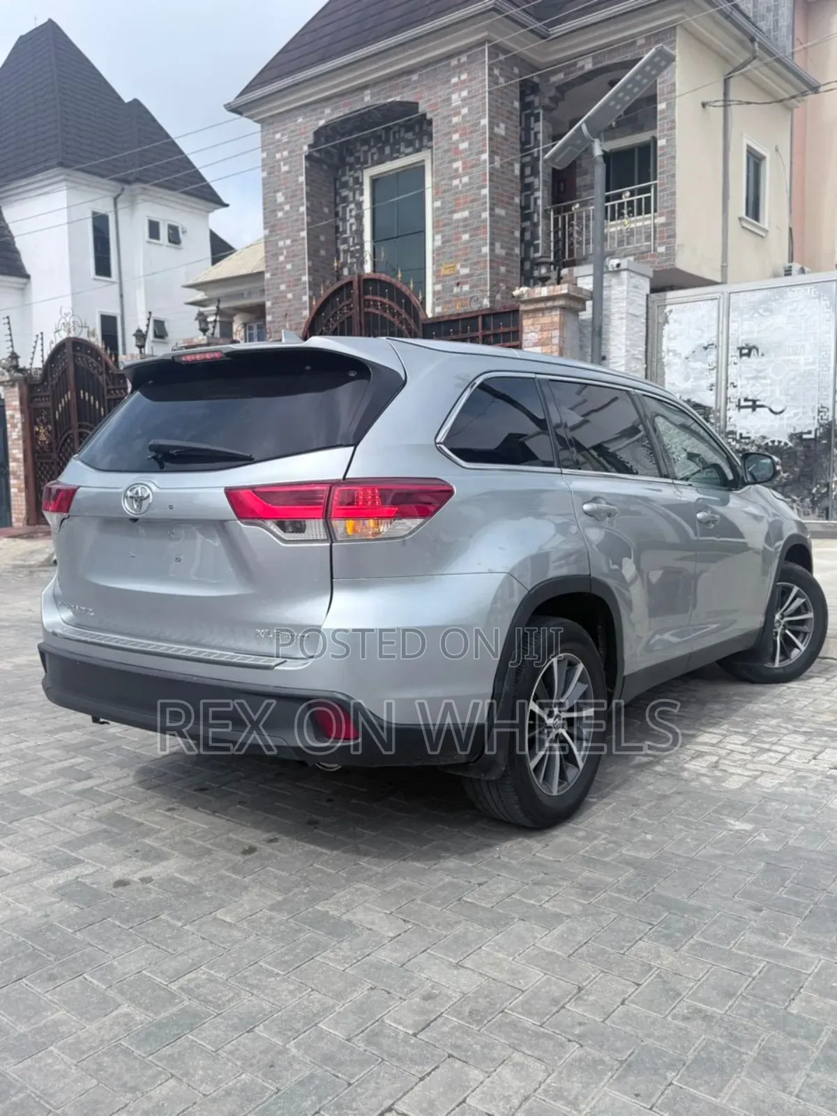 Toyota Highlander XLE 2019 Silver