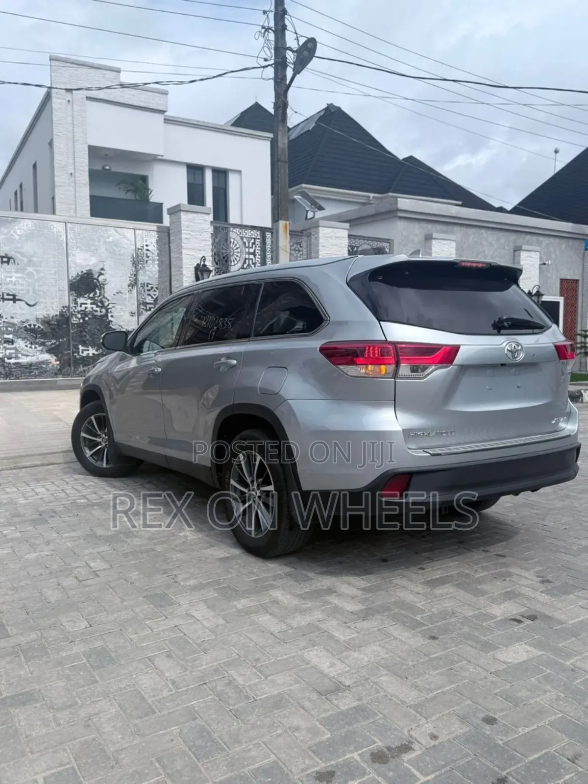 Toyota Highlander XLE 2019 Silver