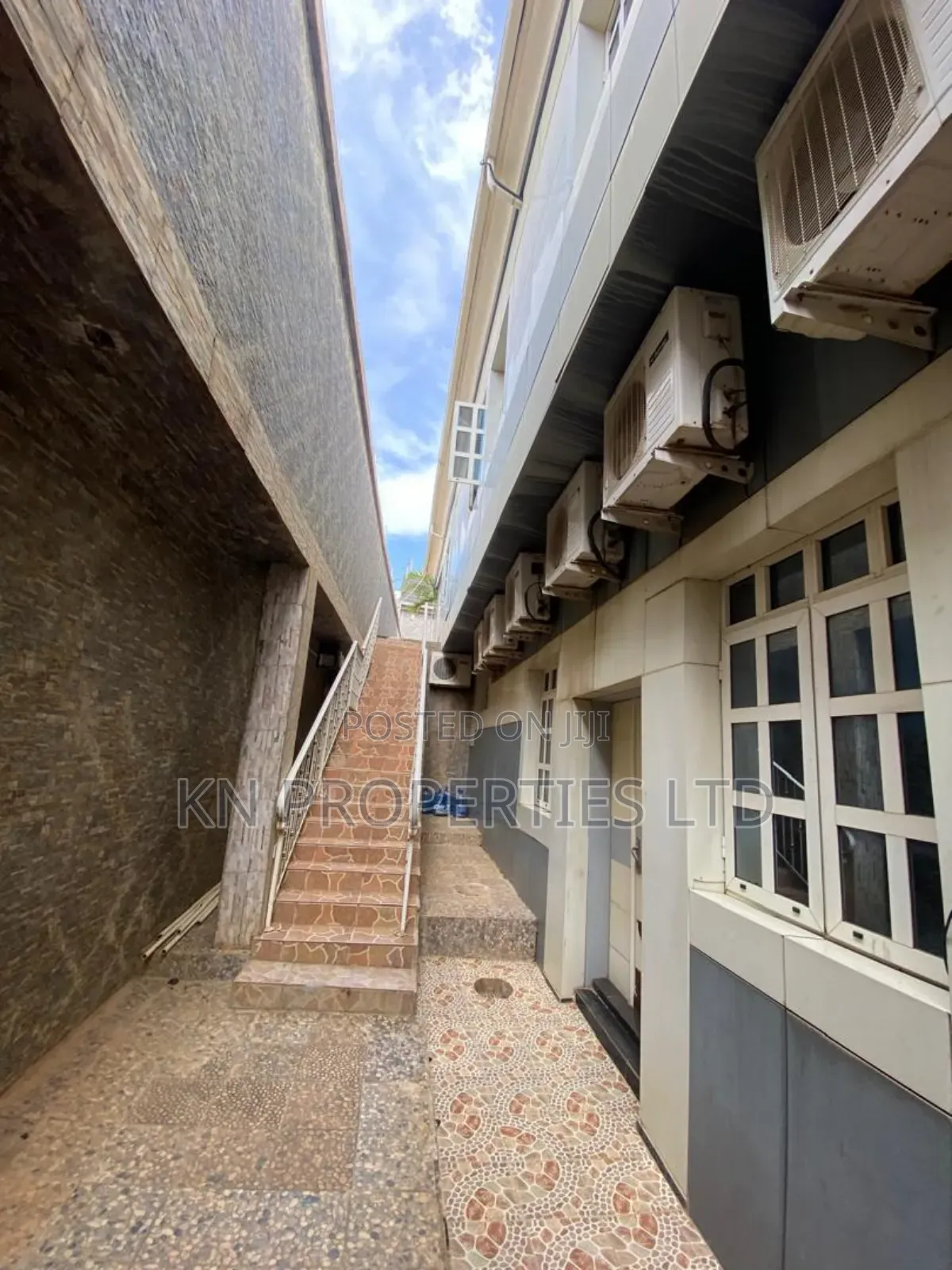 Furnished 6bdrm Duplex in Apo for rent