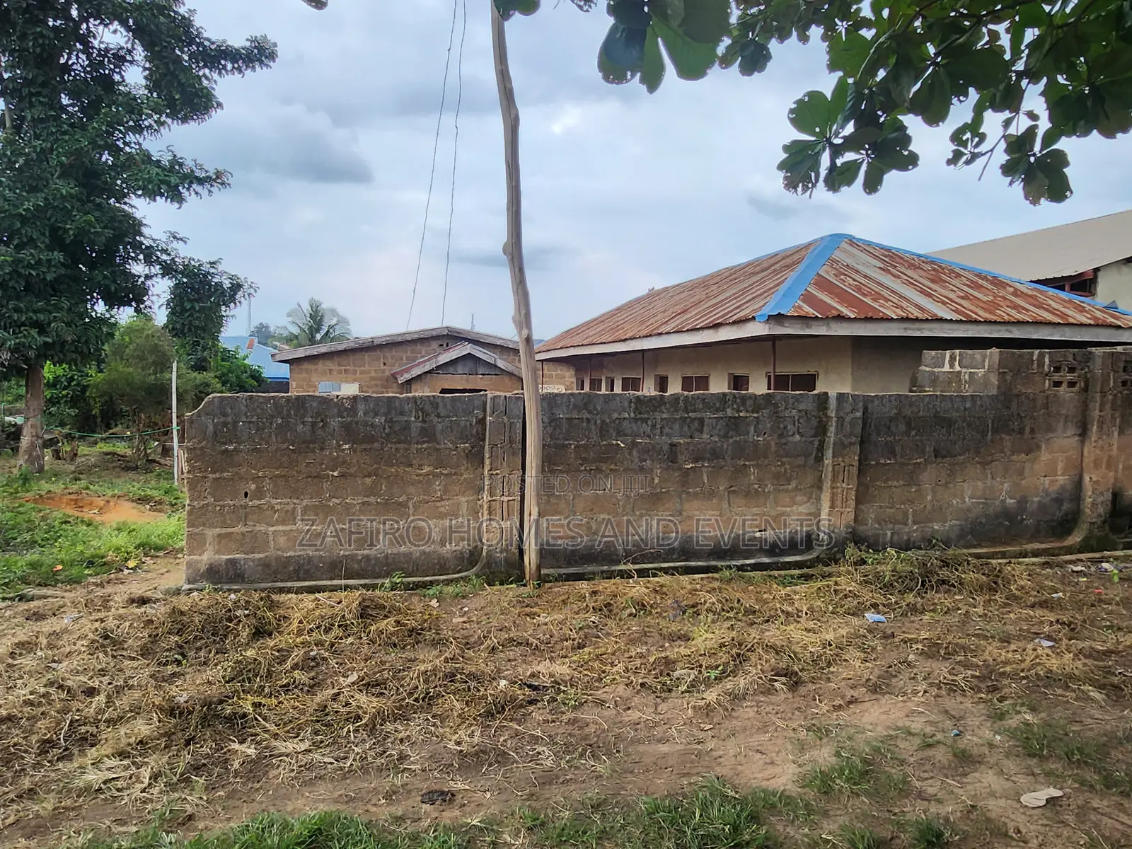 Nice 300m2 Land With Building at Maberi Idi Ishin Off Akala Epxress