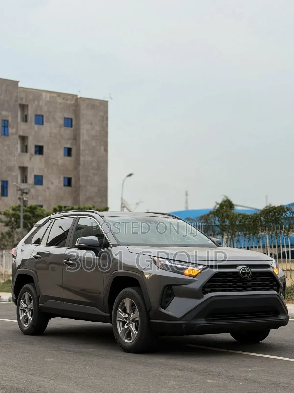 Toyota RAV4 XLE AWD 2023 Gray
