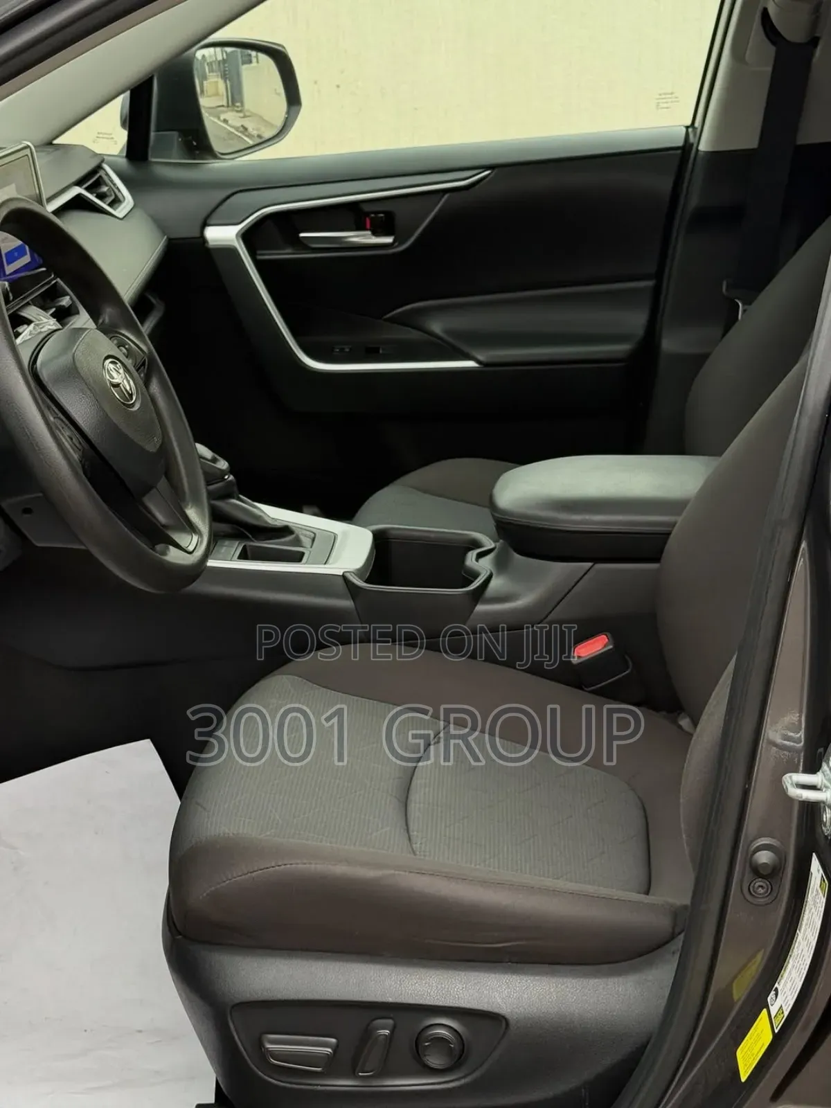Toyota RAV4 XLE AWD 2023 Gray