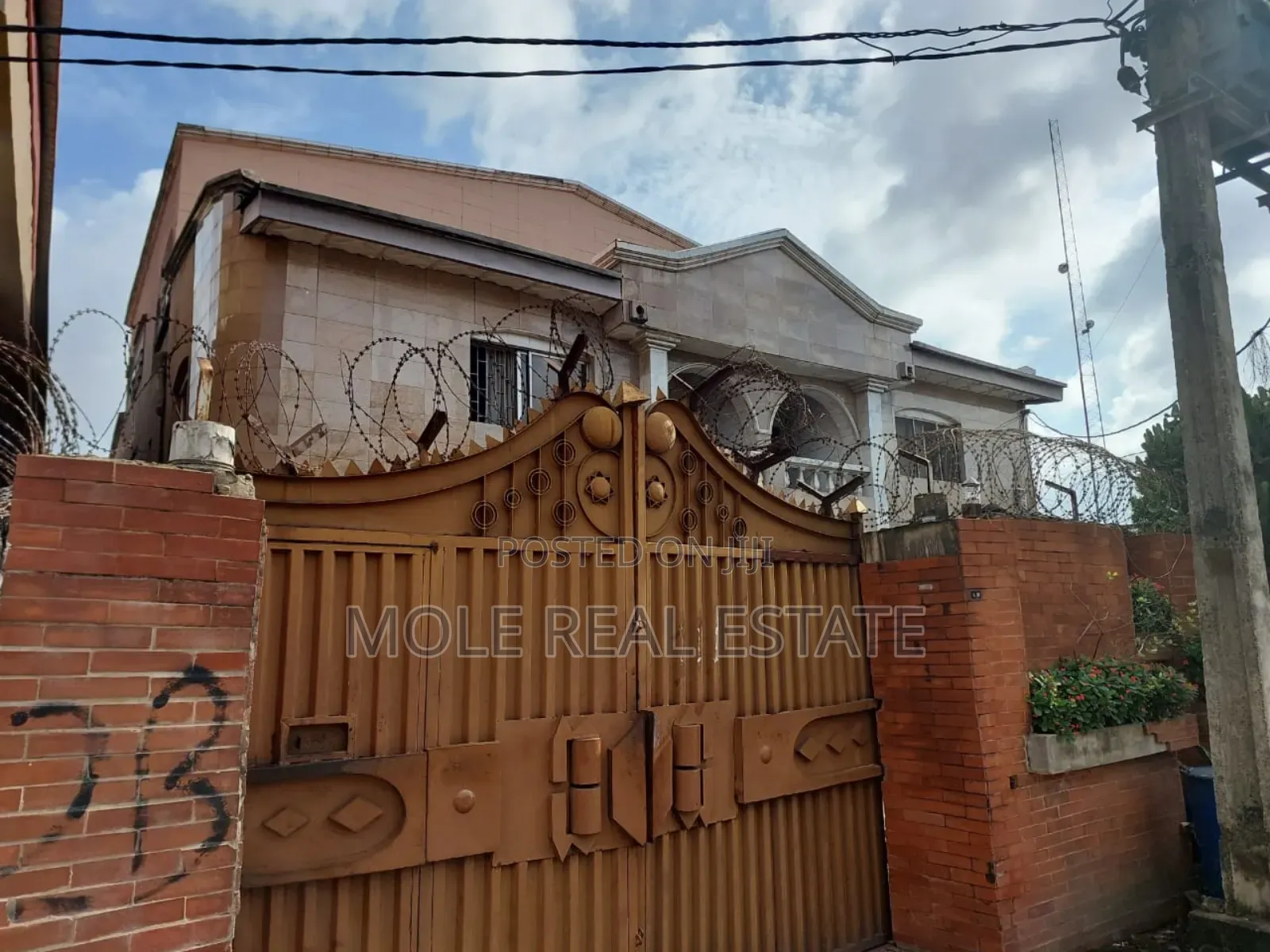 Furnished 13bdrm Bungalow in Obase Estate Oba for sale