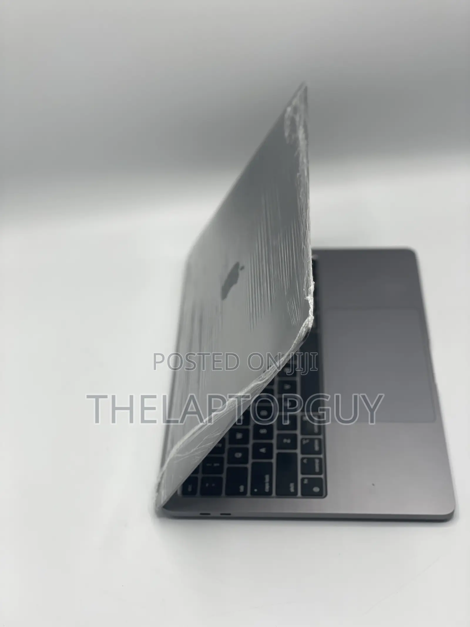 Laptop Apple MacBook Pro 2022 M2 8GB Apple M2 SSD 512GB