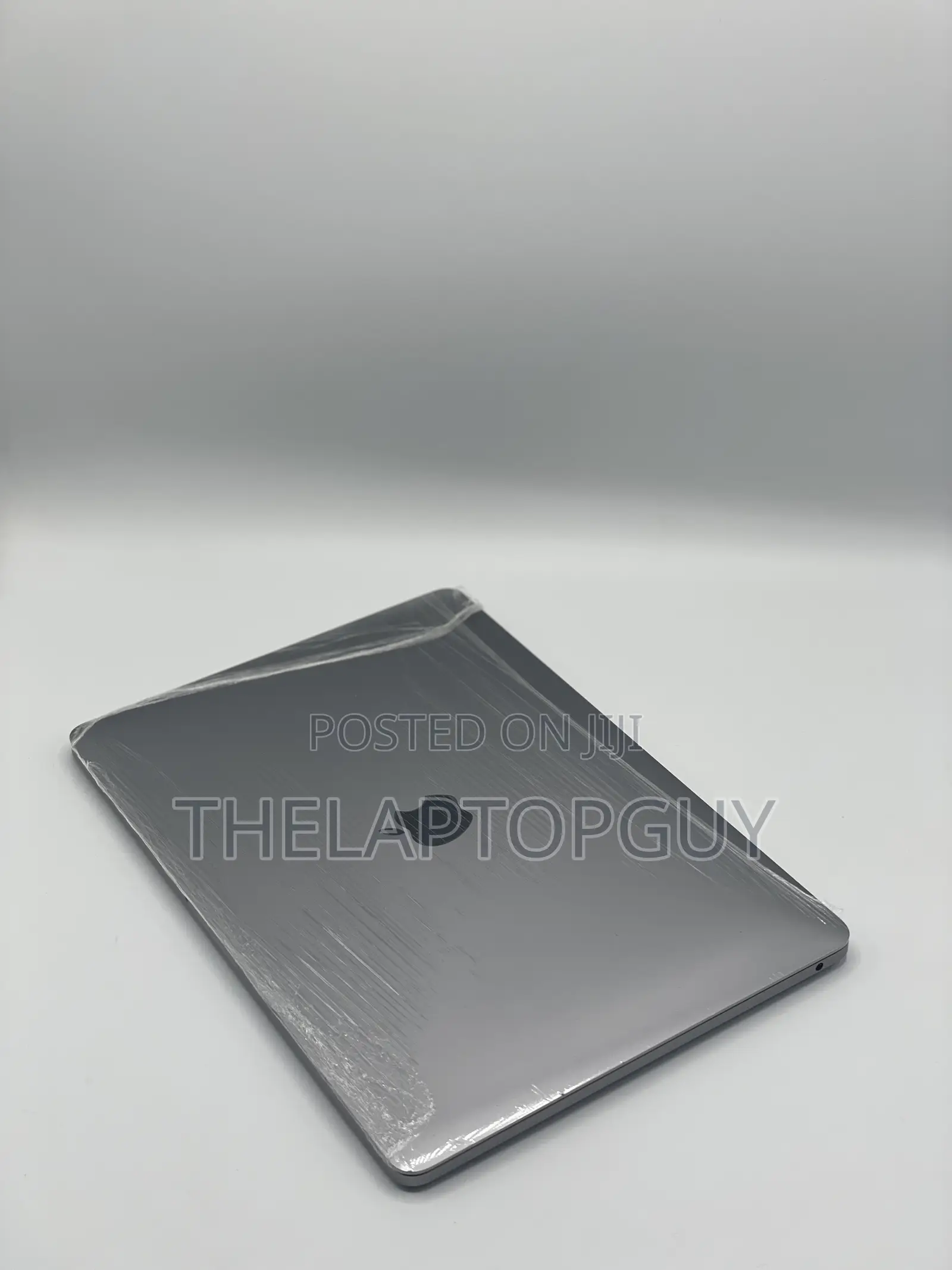 Laptop Apple MacBook Pro 2022 M2 8GB Apple M2 SSD 512GB