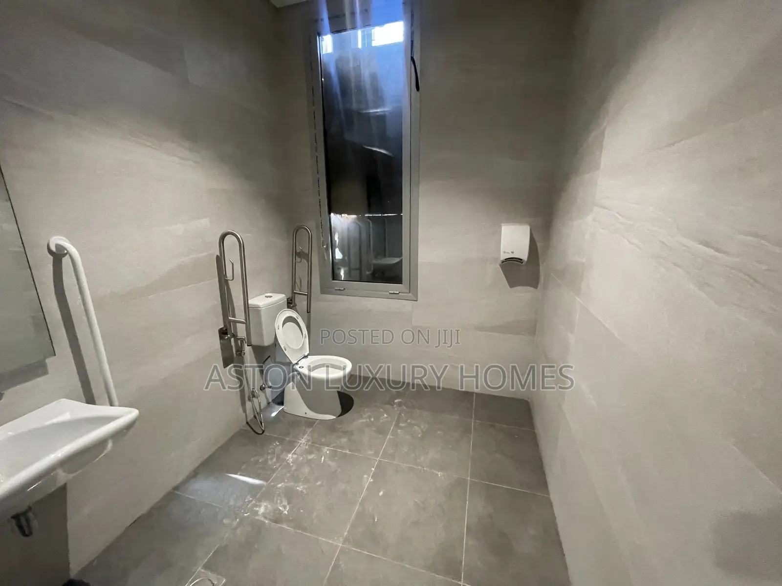 Premium 222sqm Office Space for Rent