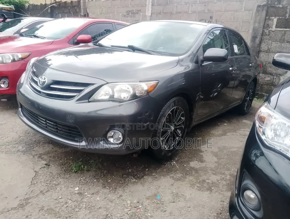 Toyota Corolla LE 4dr Sedan (1.8L 4cyl 4A) 2012 Gray