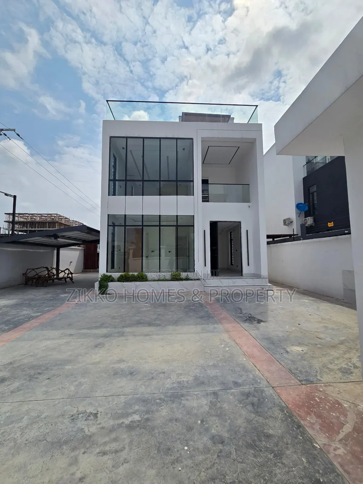 5bdrm Duplex in Lekki Phase 1 for sale