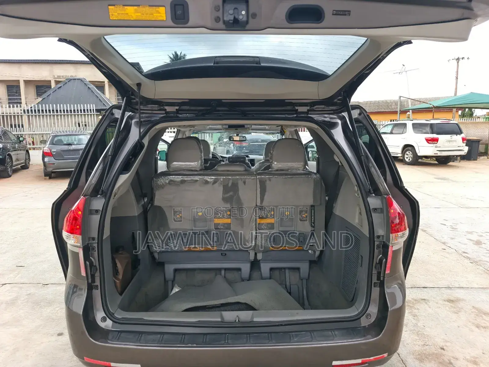 Toyota Sienna XLE 8 Passenger 2012 Gray
